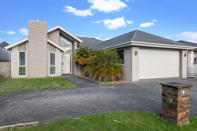 A Sun-Soaked, Brick & Weatherboard, Single-Lev...