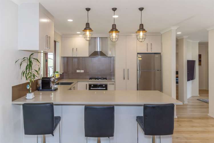 8 Fernbank Lane Greenhithe_13