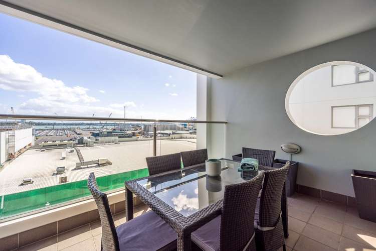 710/18 Beach Road Auckland Central_15