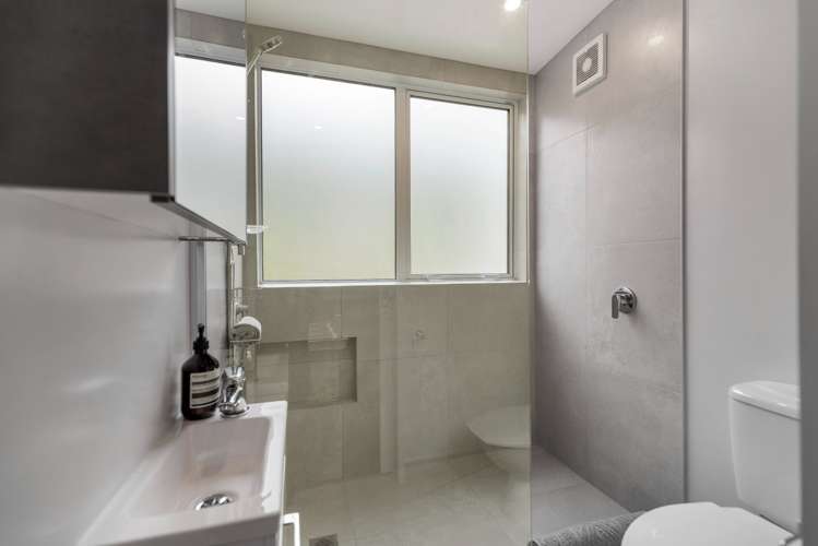 8 Arawata Terrace Fernhill/Sunshine Bay_14