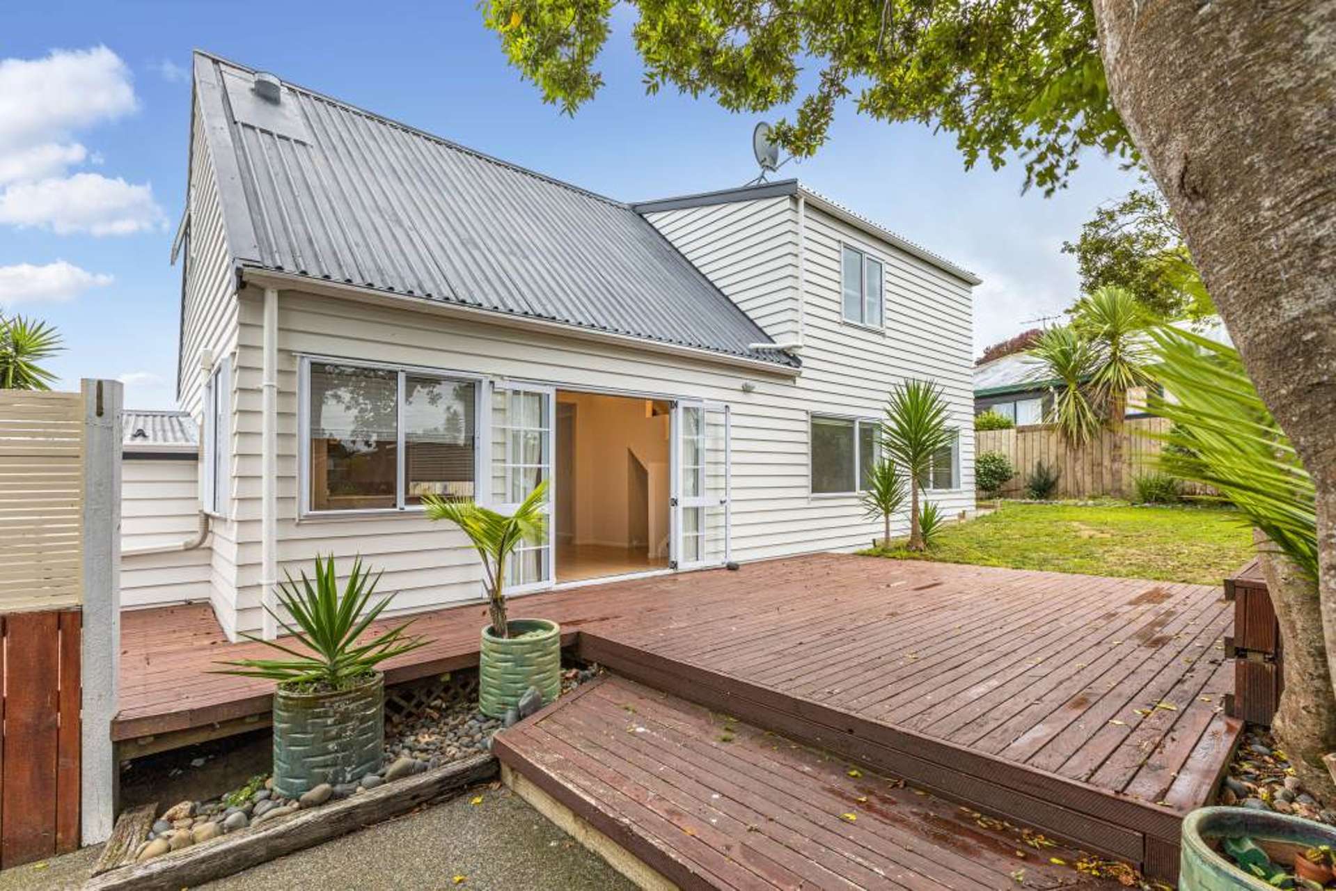 2/210 Sunnynook Road Totara Vale_0