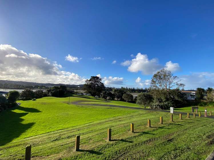 37 Pohutukawa Avenue Red Beach_16