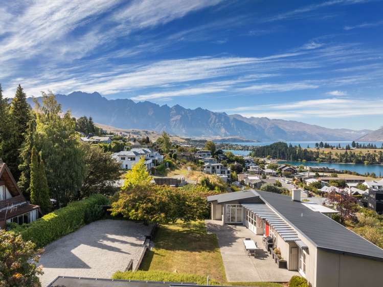 7 Salmond Place Queenstown_16