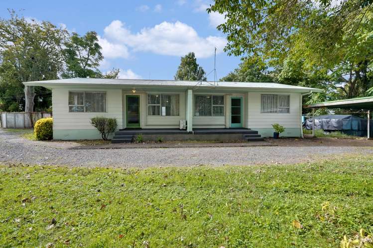 22A & B Barrie Crescent_0