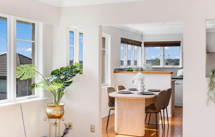 72 Bradbury Road Botany Downs_11