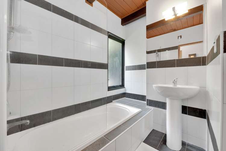 392 Redoubt Road Totara Park_23