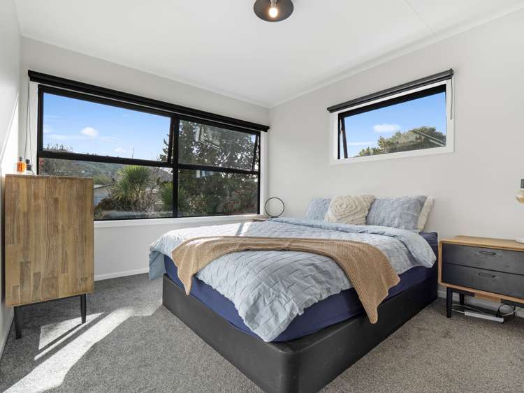 6 Roger street Pukehangi_13