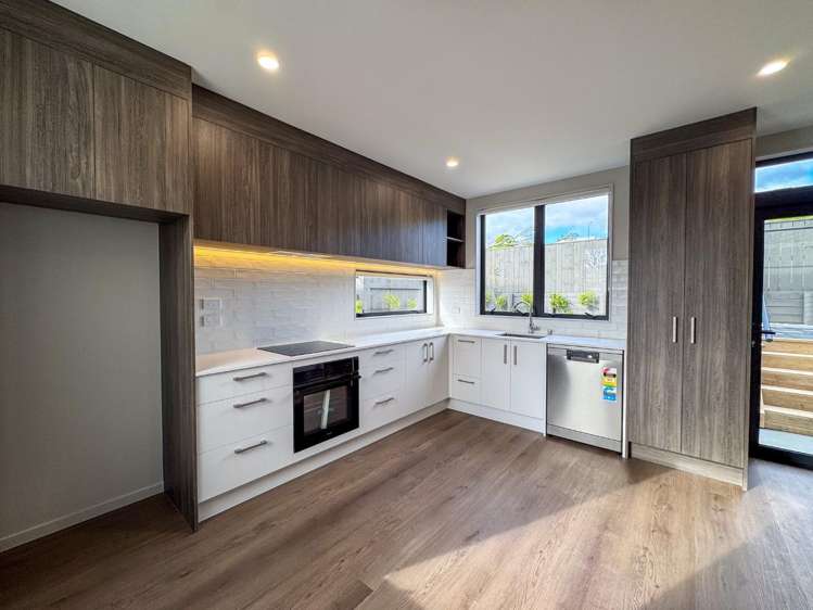15d Molley Green Place 10044_1