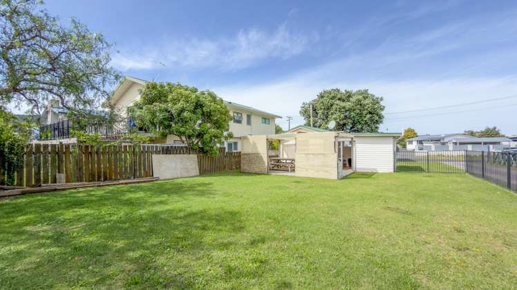 211a The Square Whangamatā_8