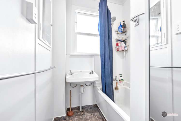 109 Waddington Drive Naenae_10