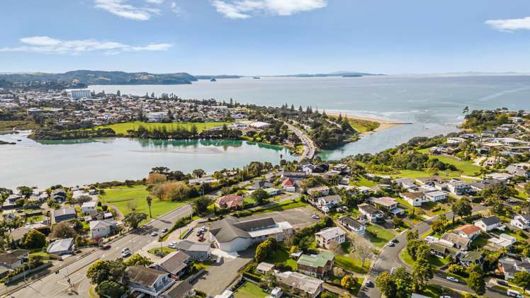 6a Amorino Drive Red Beach_10