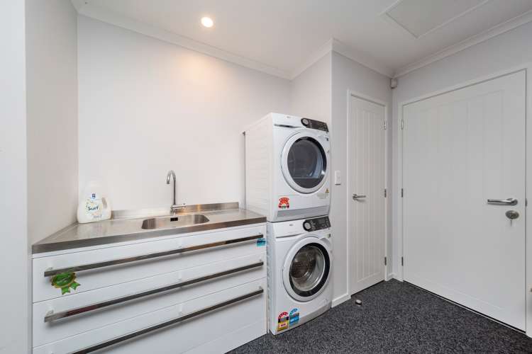 198 Seaview Road Westown_15