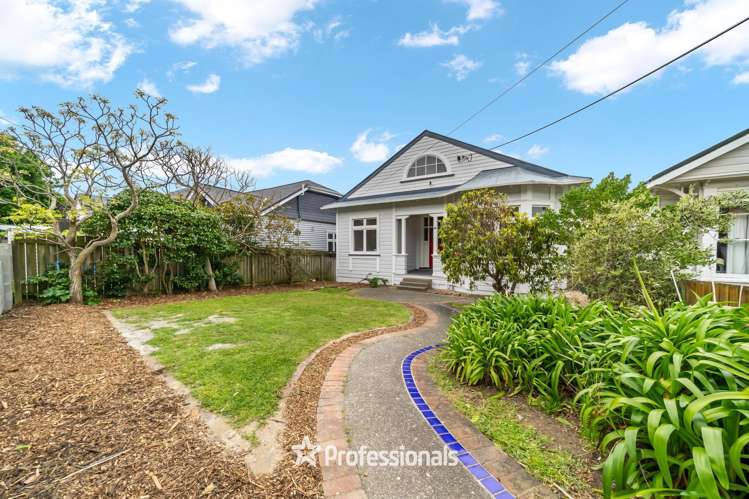 79 Queens Drive Lyall Bay_21