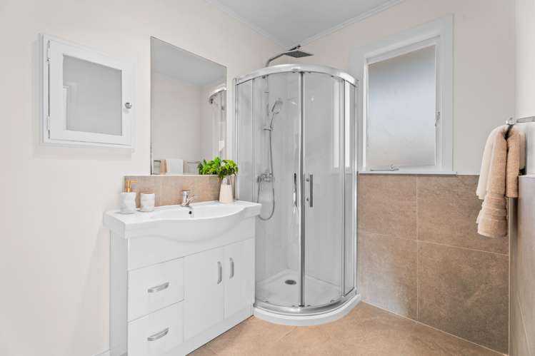 2/7 Laburnum Road New Windsor_11