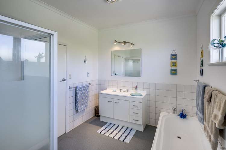 1000 Rata Street Mahora_12