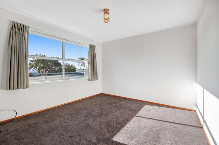 2/941 Whangaparaoa Road Manly_8