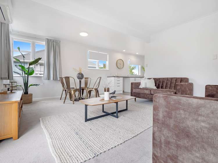 15 Odette St Bader_12