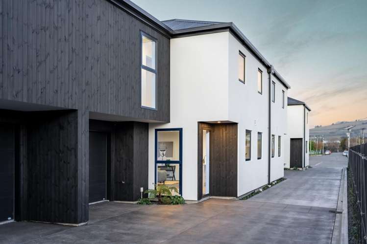 2/3 Humboldt Street Sydenham_23