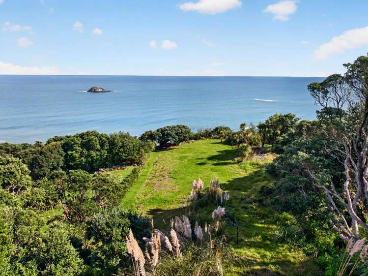 9 Ngatira Road Muriwai Beach_8