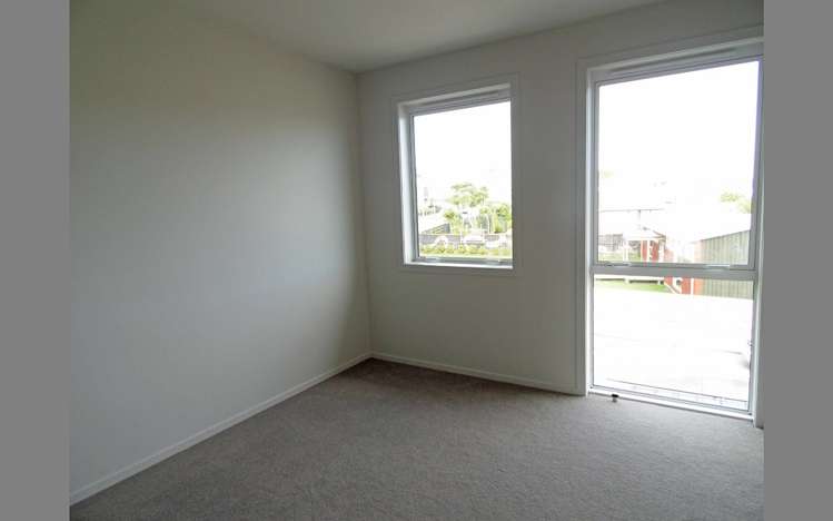 4 Doreen Williams Way 10026_12