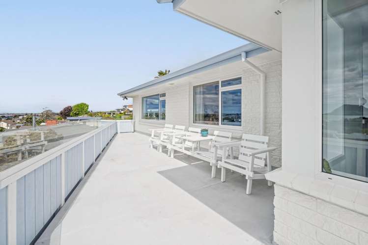 17 Seaview Road Otumoetai_12