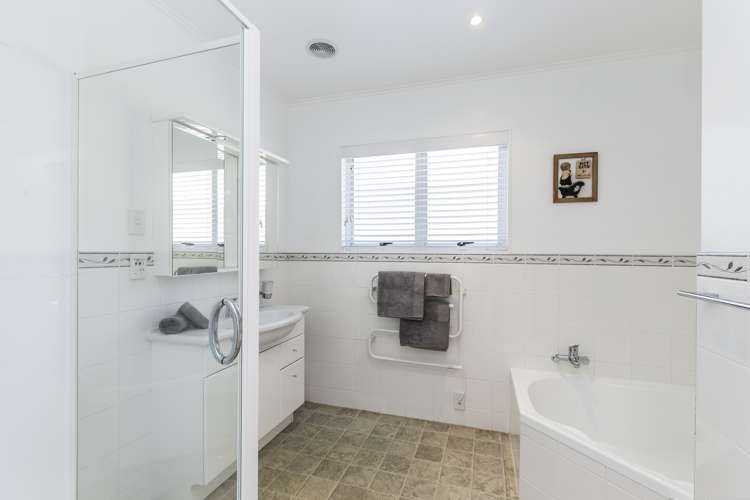 2 Beavis Lane Karori_11