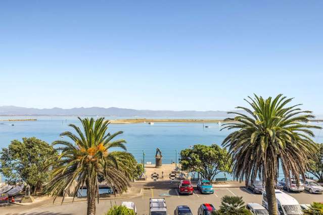 Stunning Penthouse - Priced to Sell