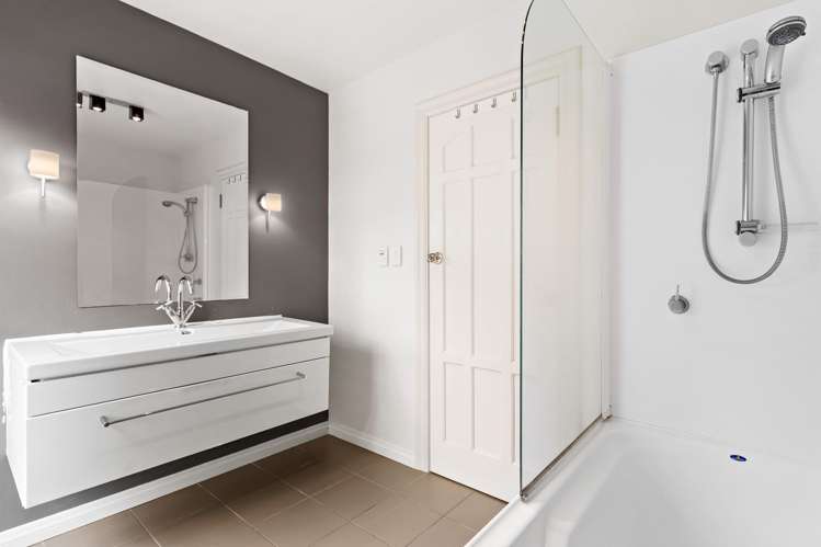 7 Castle Drive Epsom_14