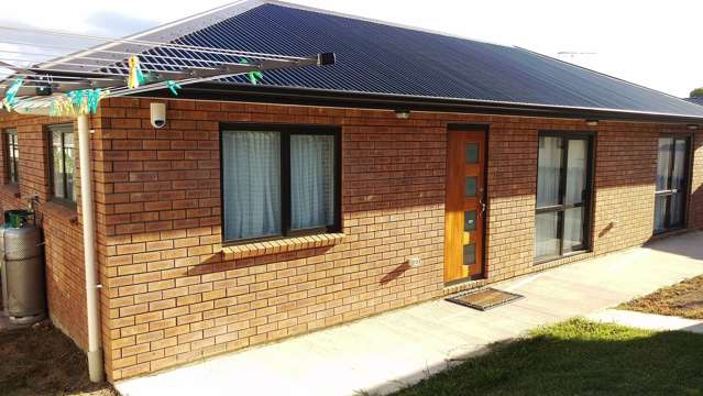 Stylish 2-Bed Unit in Papatoetoe