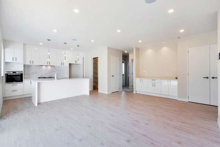 9 Canoe Lane Riverhead_5