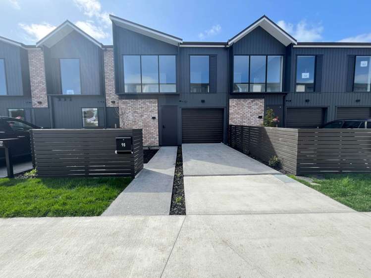 Symes Drive Red Beach_0