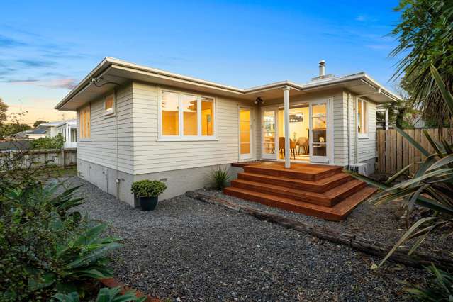 Classic Kiwi Bungalow with Sleepout and More...