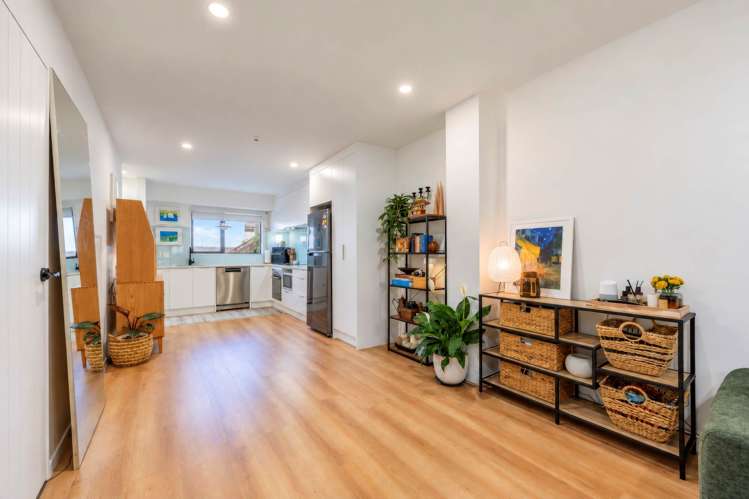 6/621 Glenfield Road_1