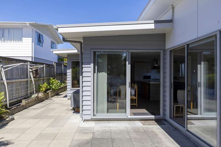 2/30 Ingle Avenue Waipahihi_5