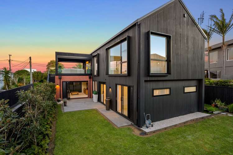 10 Vaughan Crescent Murrays Bay_14