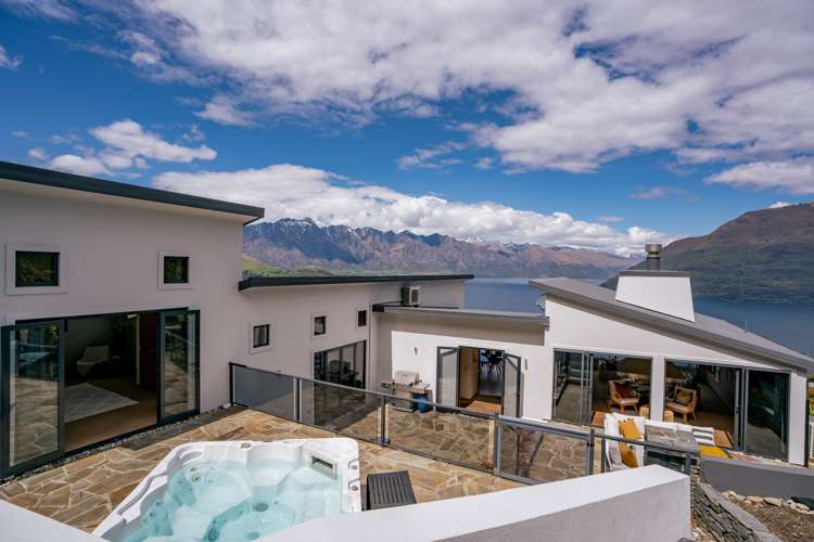 145 Wynyard Crescent Fernhill/Sunshine Bay_27