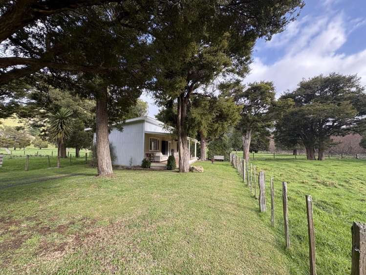 Unit/1127 Hinakura Road Martinborough_1