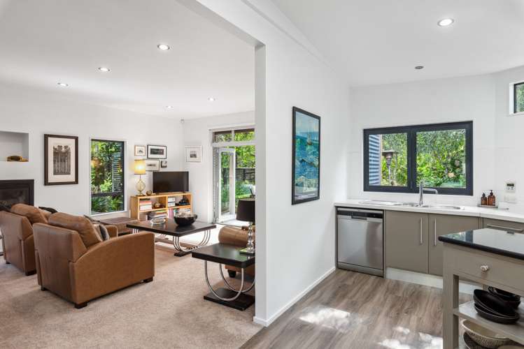 2 Fiesta Grove Raumati Beach_16