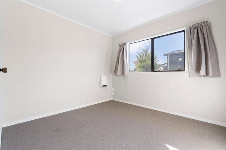 1 and 2/58 St Annes Crescent Wattle Downs_10