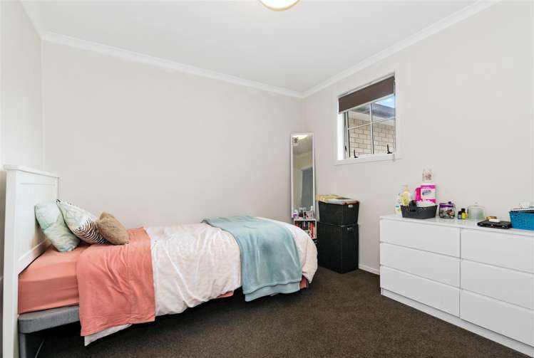 63 Chiefs Court Hamilton East_12