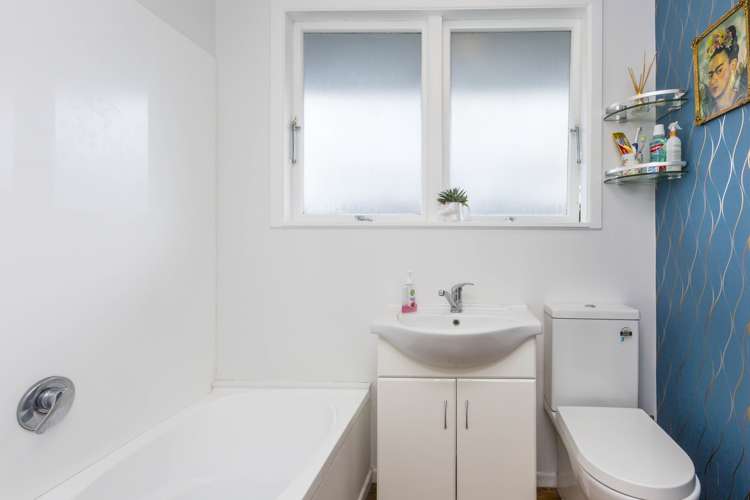 1/32 Bay Street Petone_12