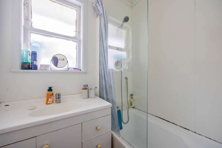 64 Vodanovich Road Te Atatu South_20