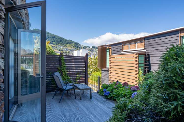 2/10 Lake Street Queenstown_27