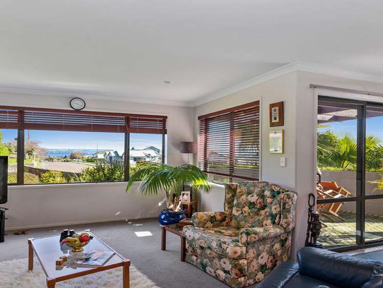 117 Basley Road Owhata_5