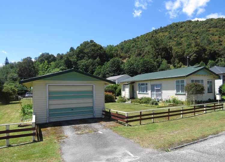 10 Broadway Reefton_17