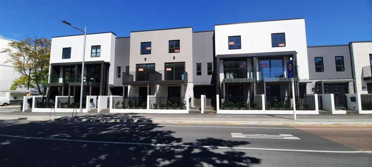 10/214 Hereford Street_0