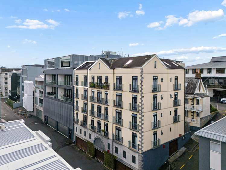 4F/27 Falcon Street_0