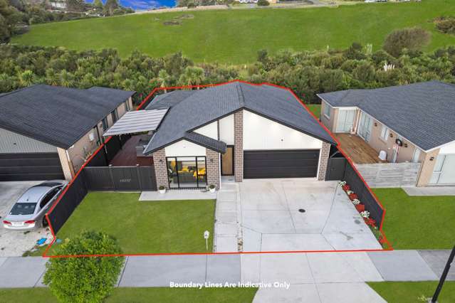Spacious Family Home with Two Ensuites - Must Sell
