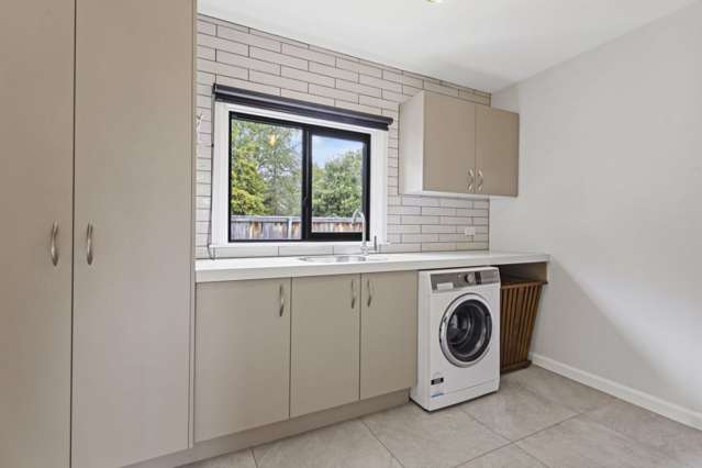 * UNDER OFFER * This one steals your heart