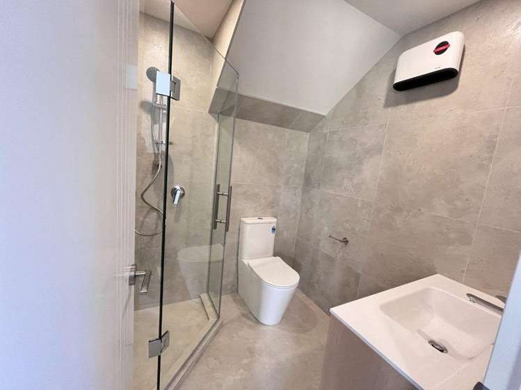 8 Irwin Lane Windsor Park_15